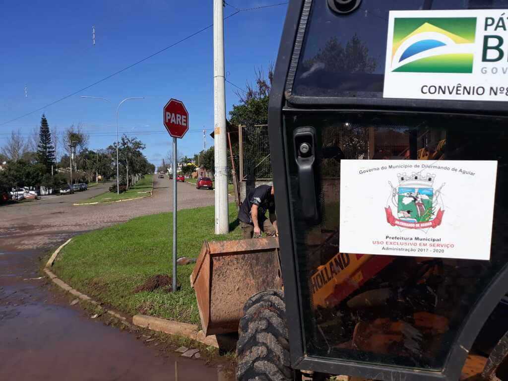 Dilermando de Aguiar investe em infraestrutura urbana e amplia a sinalização de trânsito