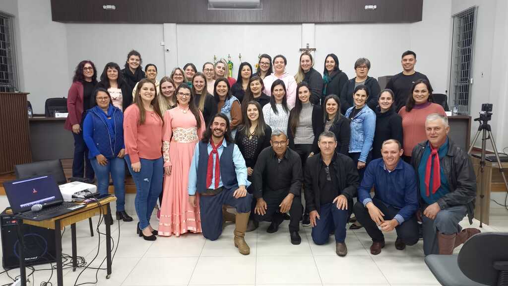 Começa o curso de formação tradicionalista gaúcha de professores da rede municipal de Pinhal Grande