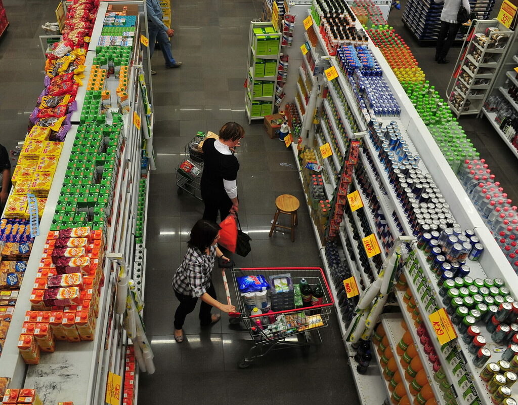Embalagens de produtos diminuem, mas preços se mantém altos: entenda o que é a reduflação