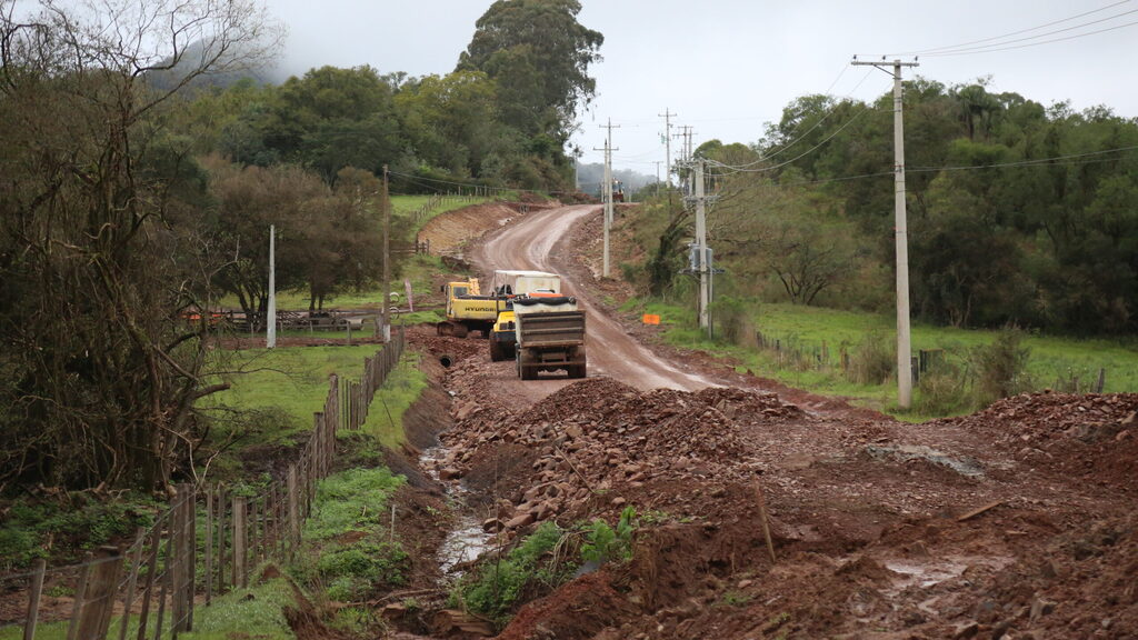 Obra na ERS-516, entre Santa Maria a São Martinho da Serra, chega aos 10 km, mas ainda sem asfalto