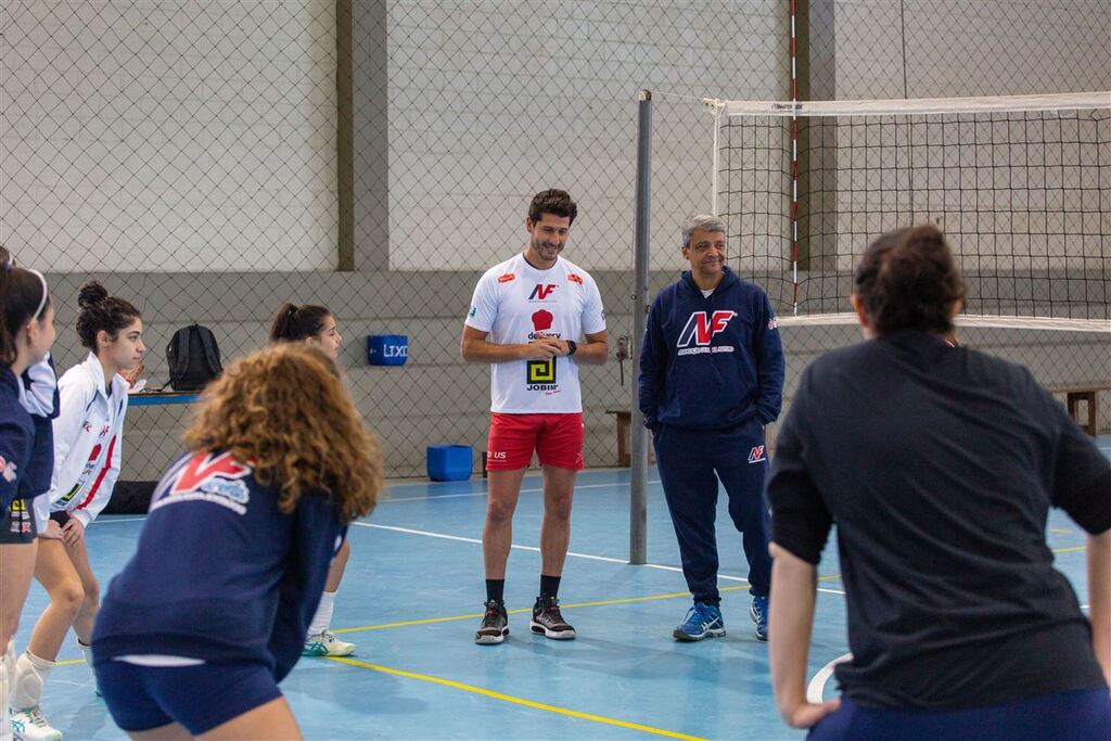 Jogador profissional de vôlei visita a AVF