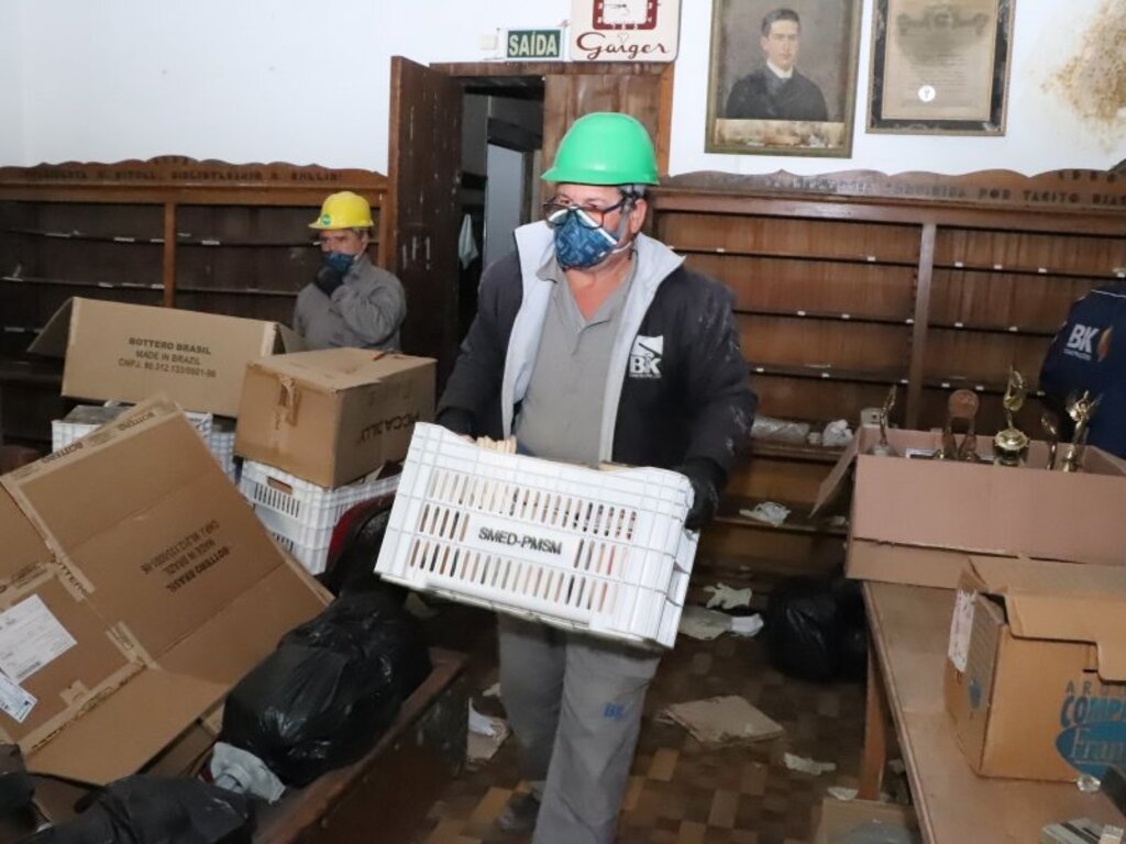 Fechado há dois anos, Bombril passa a abrigar objetos retirados do Clube Caixeiral