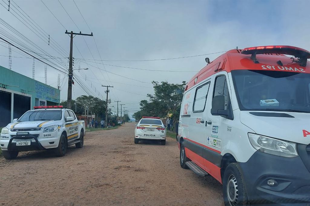 Jovem tem casa invadida e é baleado na nádega na Vila Maringá