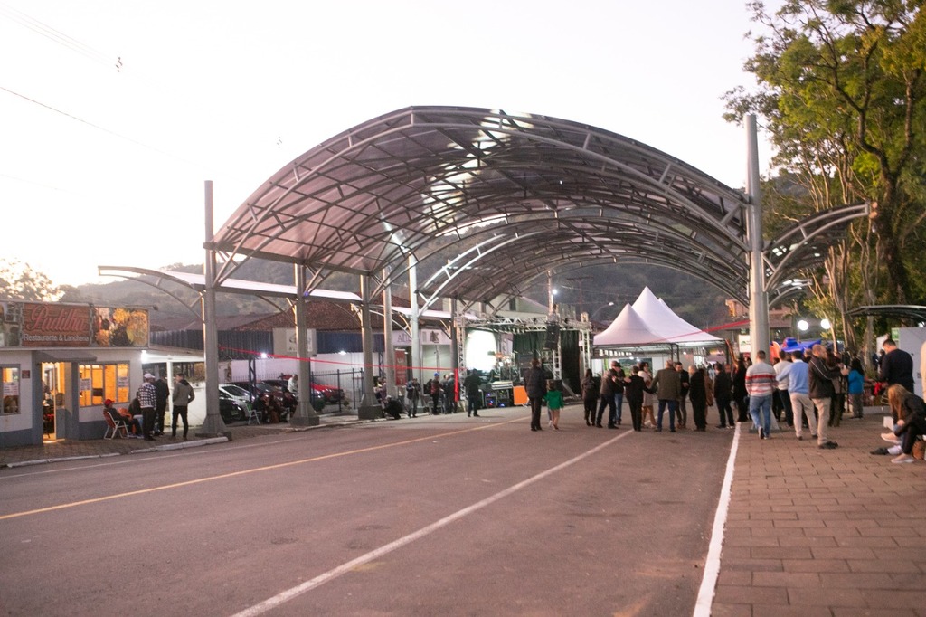 Nova Palma inaugura rua coberta