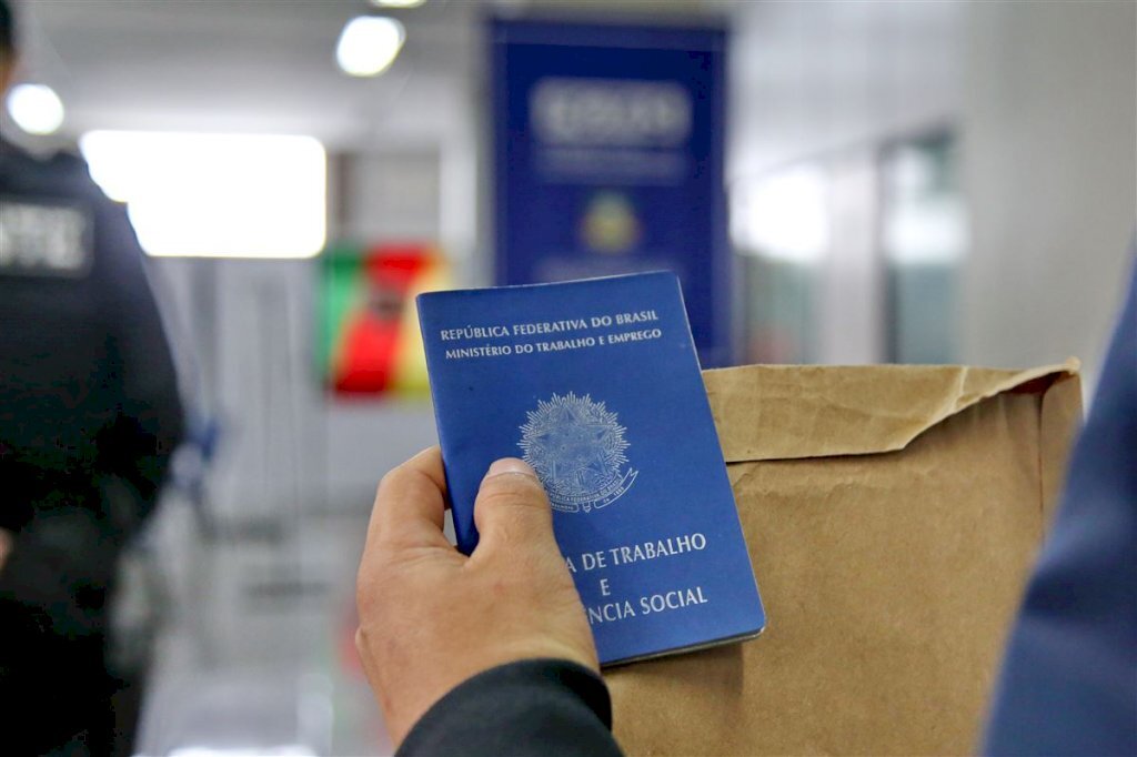 Brasil cria quase 278 mil empregos de carteira assinada em junho