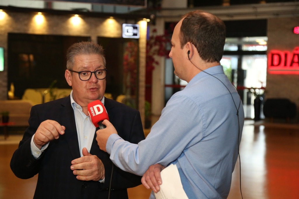 Todos os municípios do Estado receberão uma viatura 0Km blindada para a BM, anuncia Ranolfo durante entrevista à TV Diário