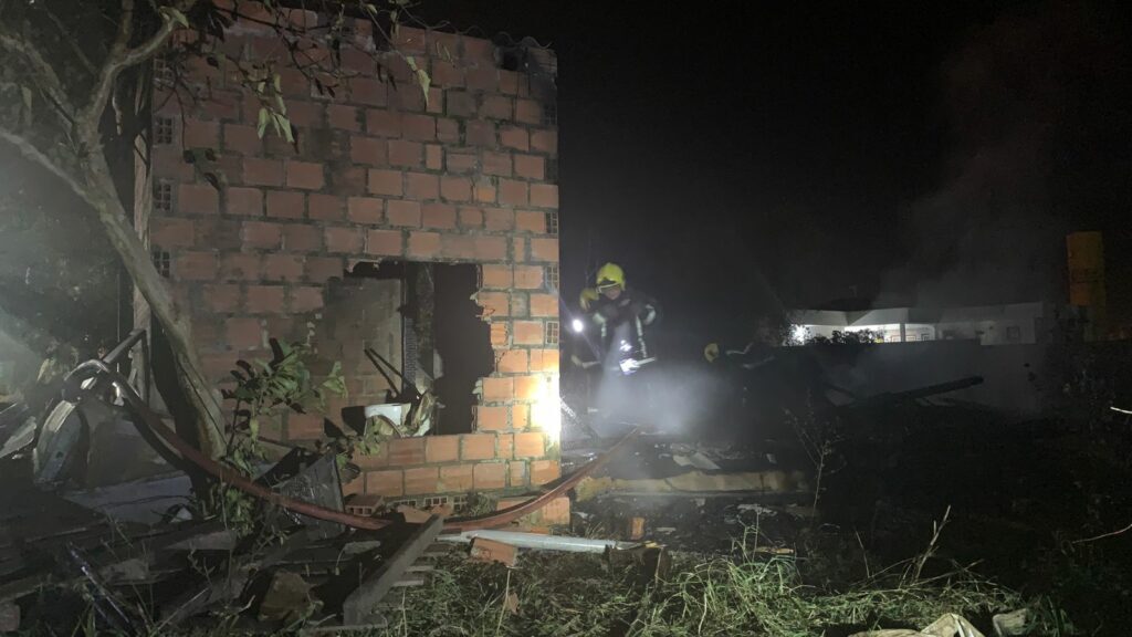 Dois homens morrem após incêndio em Santa Maria