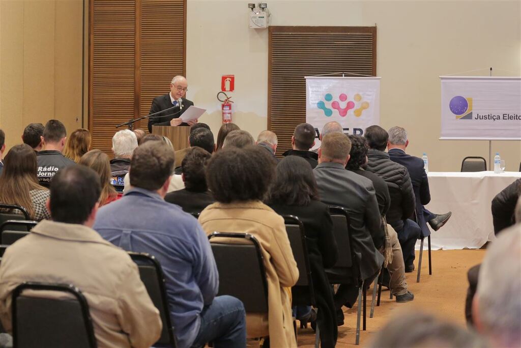 Regras eleitorais, fake news e urnas pautam encontro do TRE-RS com a Agert