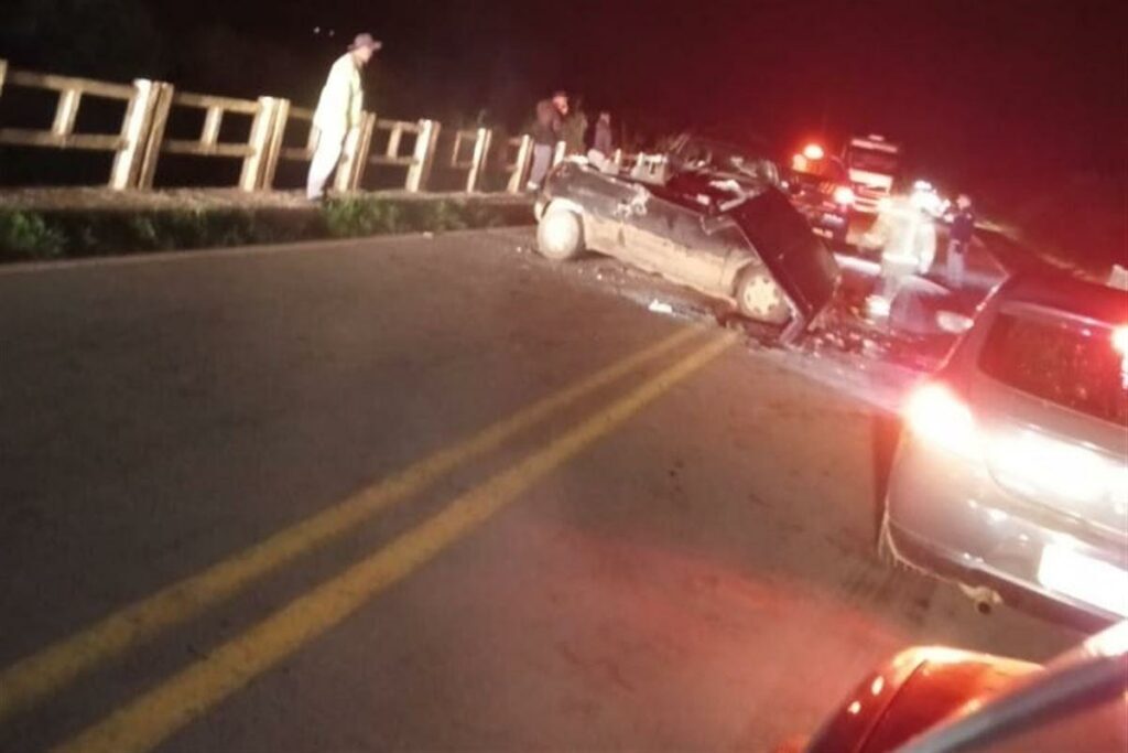 Motoristas ficam feridos após colisão sobre ponte na BR-392 em São Sepé