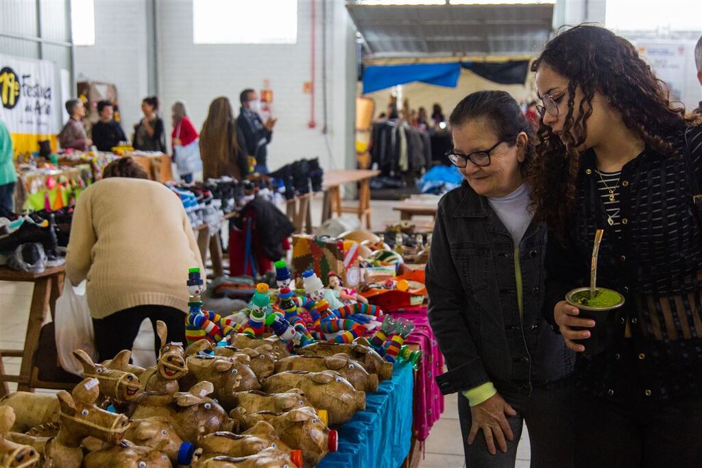 Segundo dia de Feicoop tem grande público prestigiando a economia solidária