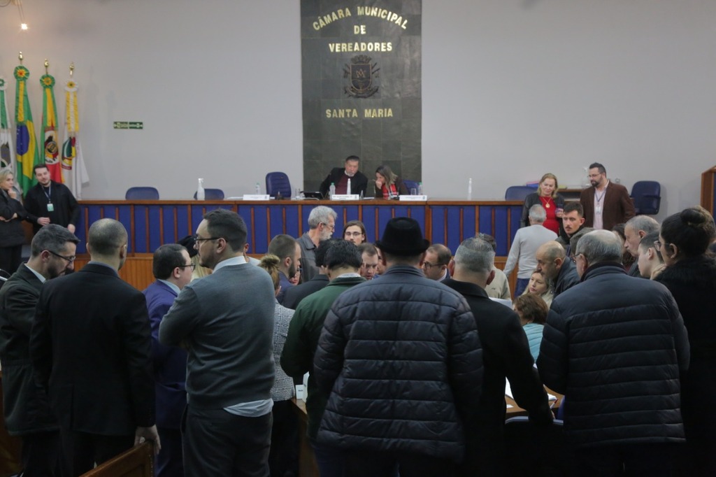 Câmara arquiva denúncia, aprova auxílio a agricultores e criação de turma volante