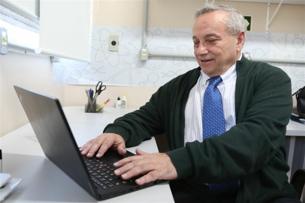 Médico espanhol visita Santa Maria para ajudar no desenvolvimento da telemedicina no Husm