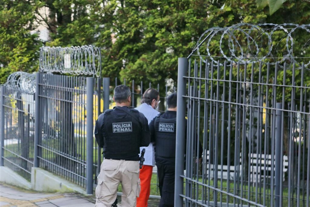 Médico que atropelou ciclista e fugiu sem prestar socorro é indiciado por homicídio com dolo eventual