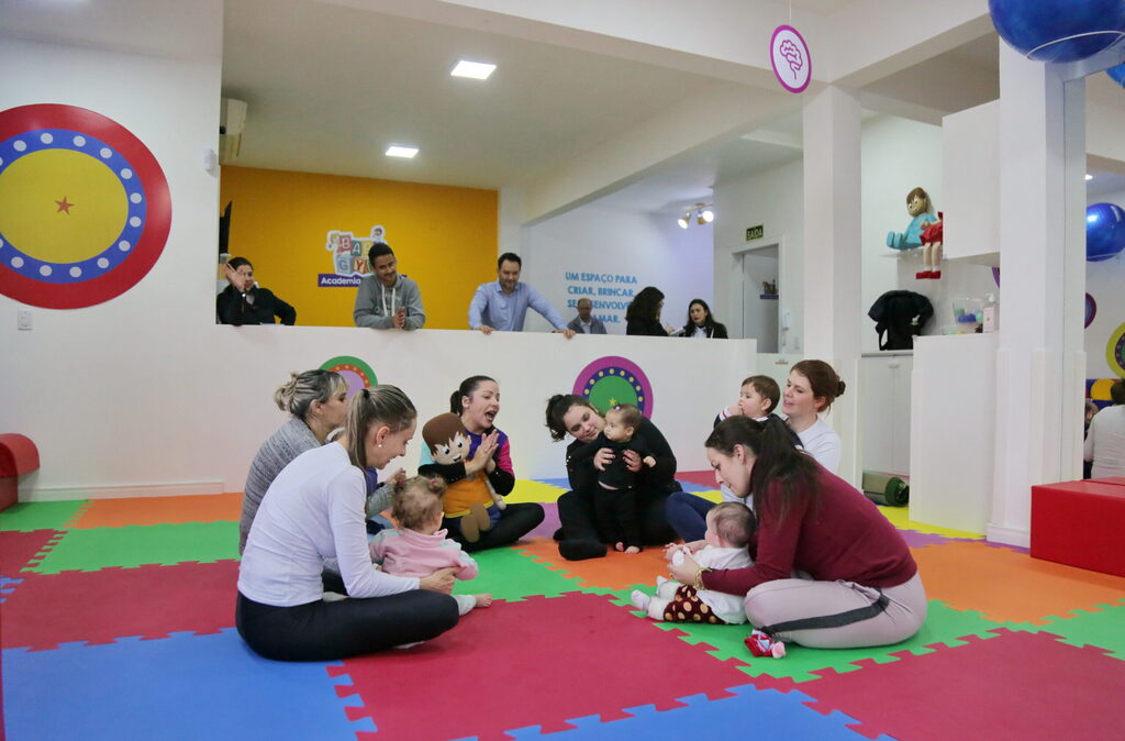 Brinquedos, sons, texturas e cores: Santa Maria já conta com academia para bebês