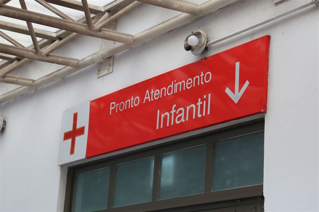 Com aumento dos casos de síndromes respiratórias em crianças, Estado cria telefone para orientações