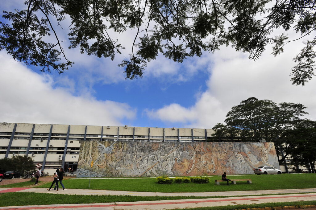Holofotes apagados e cortinas fechadas: a situação do Teatro Caixa Preta
