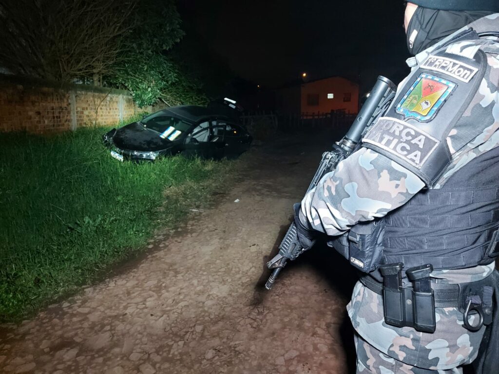 Após perseguição, suspeitos armados são mortos pela Força Tática no Loteamento Brenner