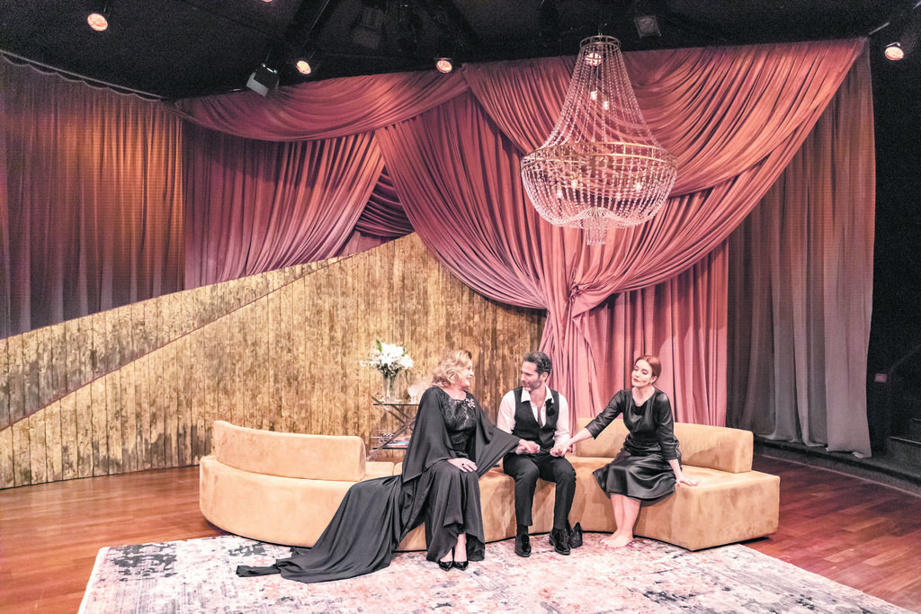 Espetáculo nacional com Vera Fischer traz glamour e comédia para palco do Theatro Treze de Maio