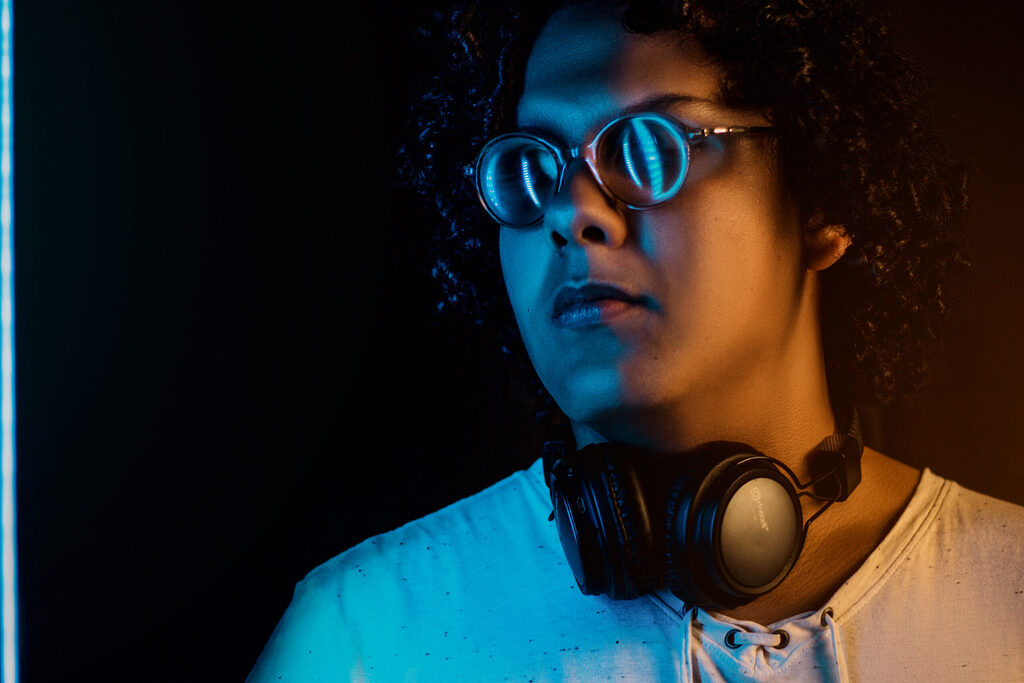 Nova música de DJ CAPSM será lançada pela gravadora de DJ Alok