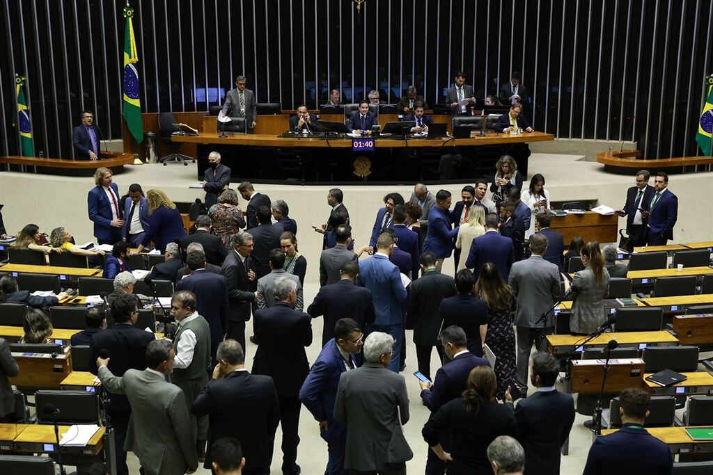 Câmara de Deputados aprova projeto que tornar crime a discriminação contra políticos e autoridades