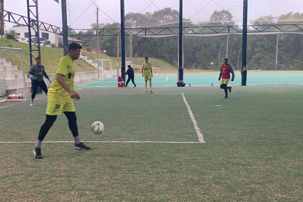 Técnico Ben-Hur Pereira tem dúvidas para escalar o Inter-SM