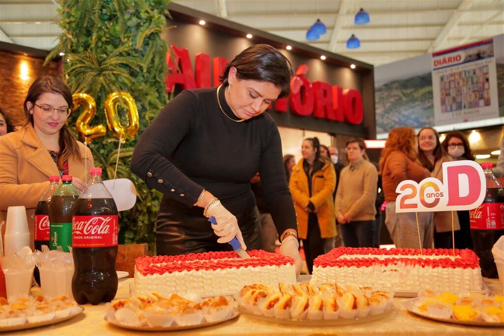 Equipe do Diário de Santa Maria comemora aniversário de 20 anos do jornal