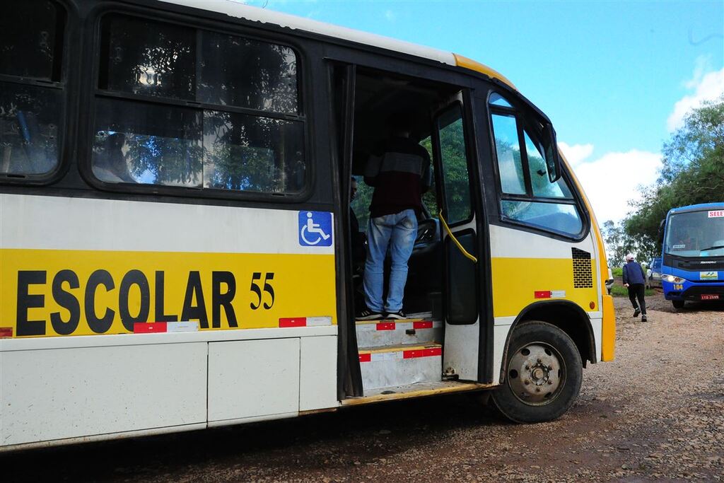 30 alunos estão sem transporte devido à má condição das estradas do Distrito de Santo Antão