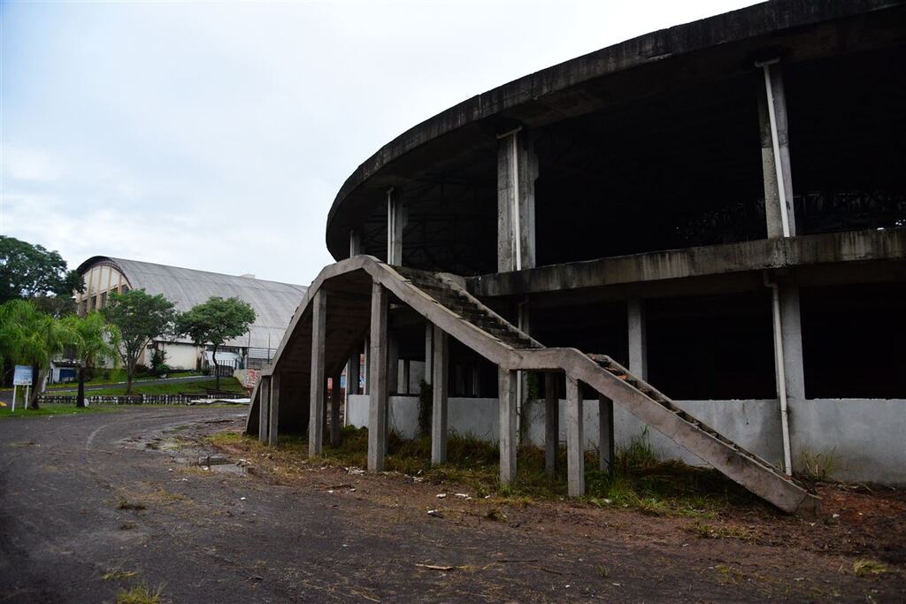 Obras inacabadas: Centro de Eventos (quarta etapa)