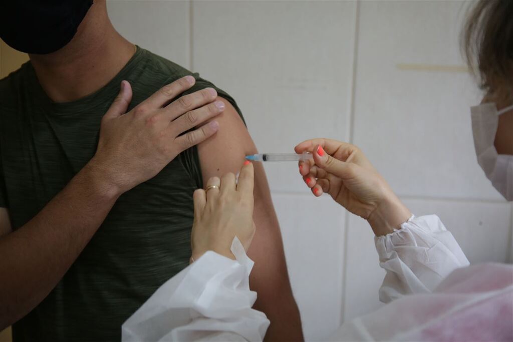 Santa Maria registra baixa alarmante na procura de dose de reforço contra a Covid-19 entre pessoas de 18 a 39 anos