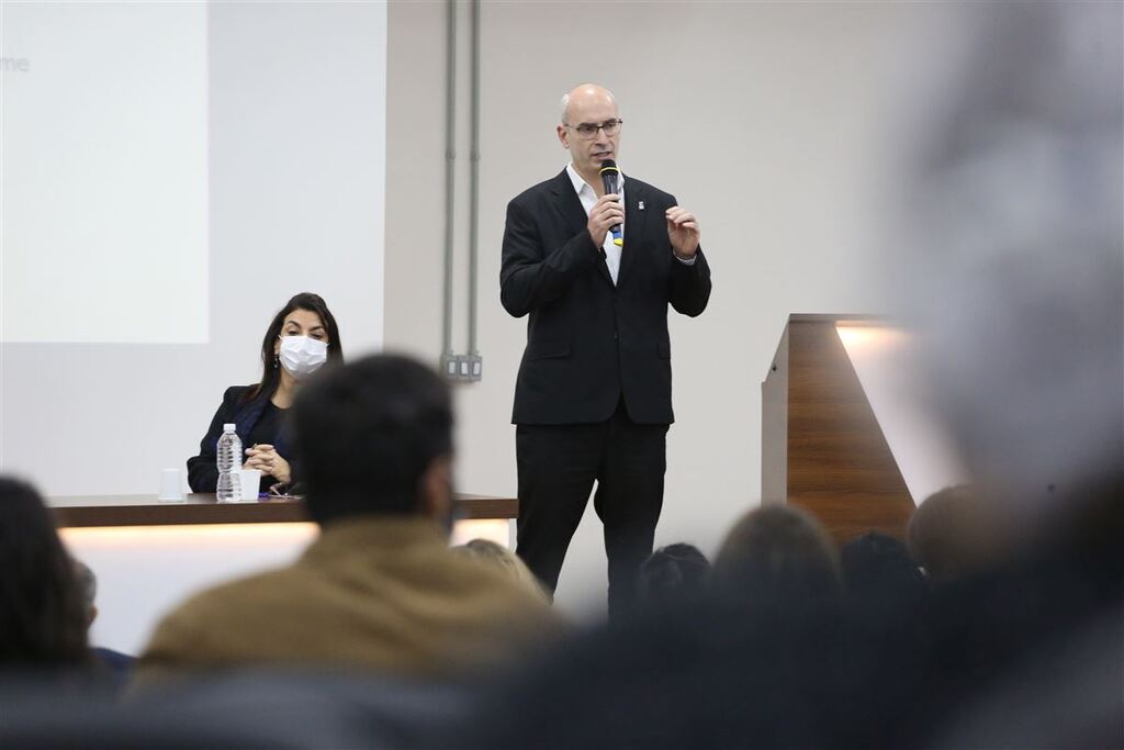 “Se seguir essa redução, a nossa Universidade e as universidades do país vão virar uma grande escola”, diz reitor da UFSM