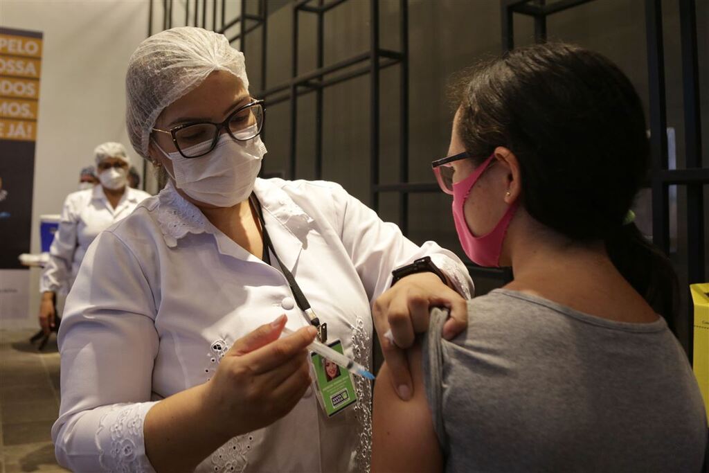 Em Santa Maria, 3ª dose em adolescentes de 12 a 17 anos contra a Covid-19 começa a ser aplicada na sexta-feira