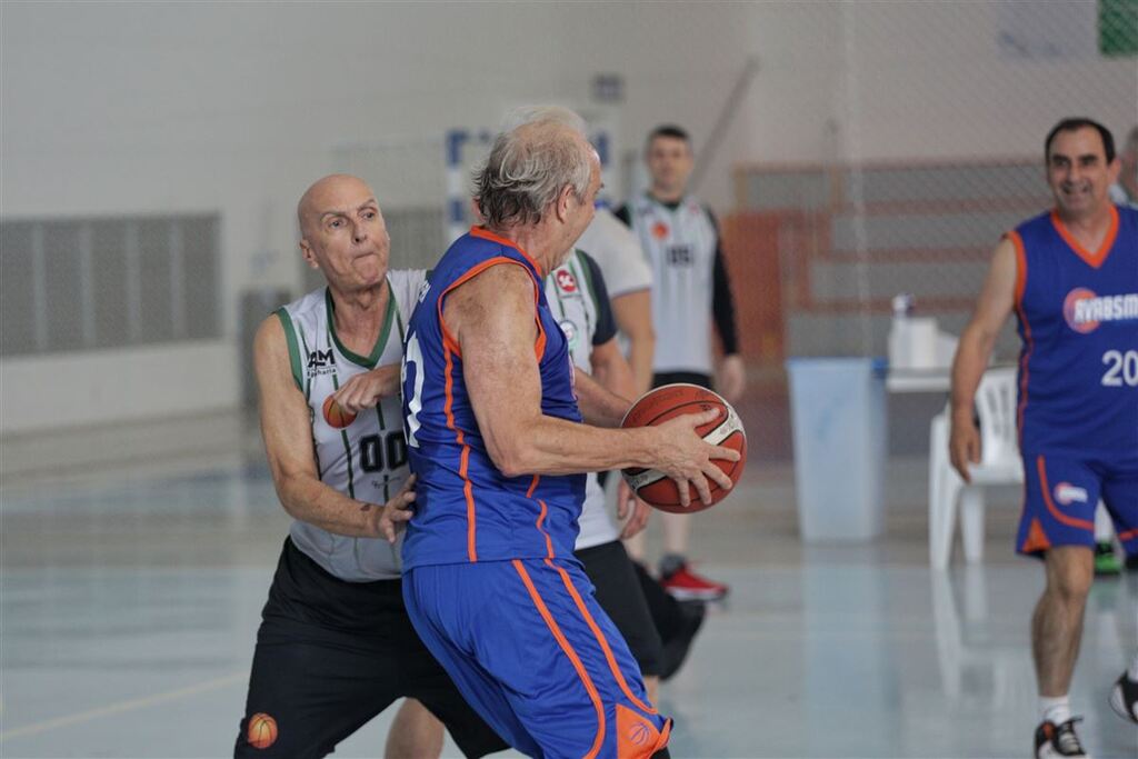 Evento master de basquete reúne atletas no Corintians