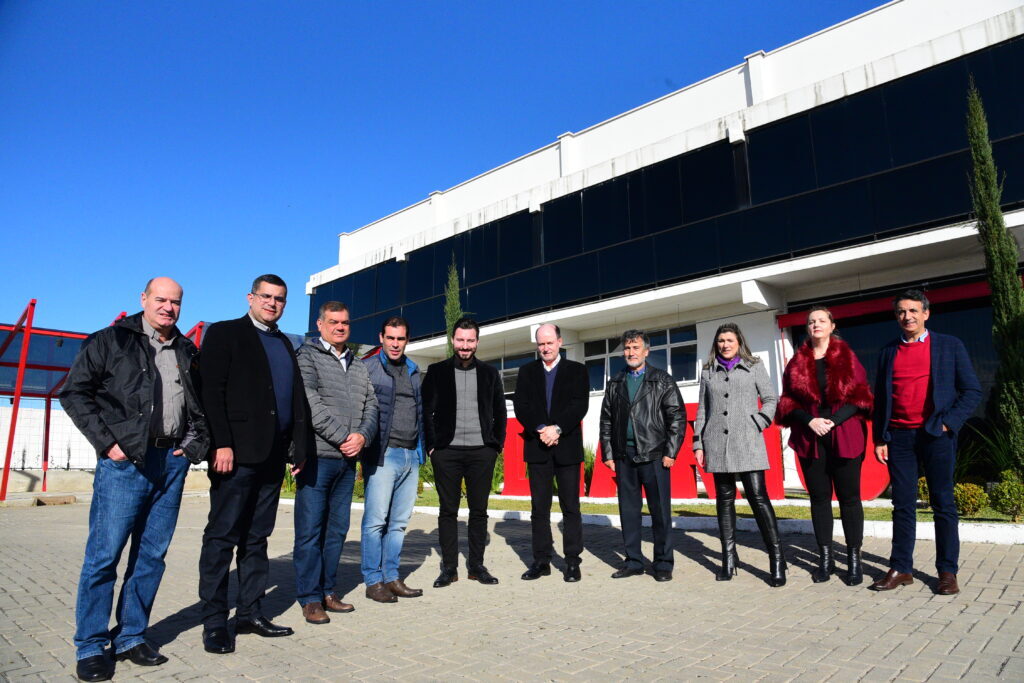 Representantes do Espaço Contábil Regional visitam sede do jornal