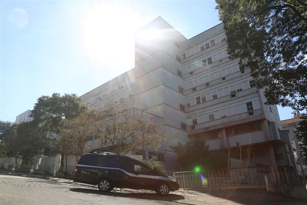 Prédio do antigo Husm poderá virar clínica de saúde ou centro comercial