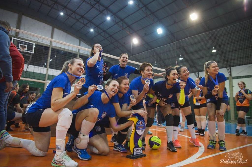 Dores é campeã da Taça Santa Maria de Vôlei feminino