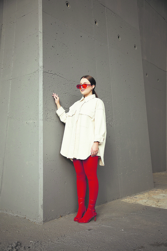 Duas formas de usar meia calça colorida no inverno