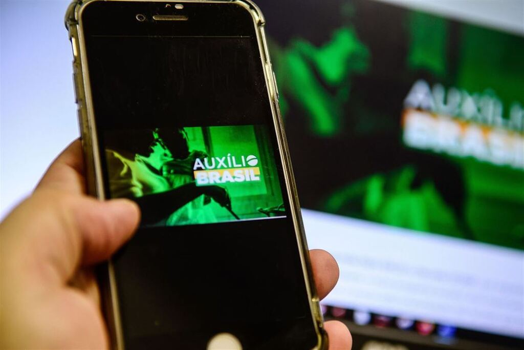 Sancionada MP que torna Auxílio Brasil de R$ 400 permanente