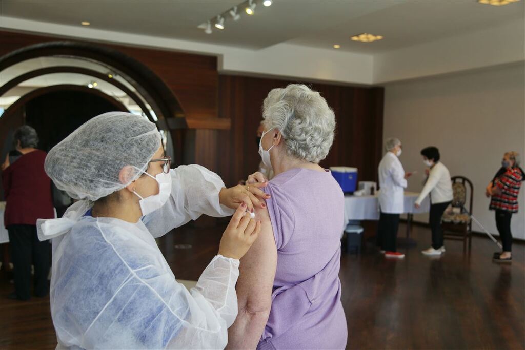 Estado amplia público para quarta dose contra a Covid-19