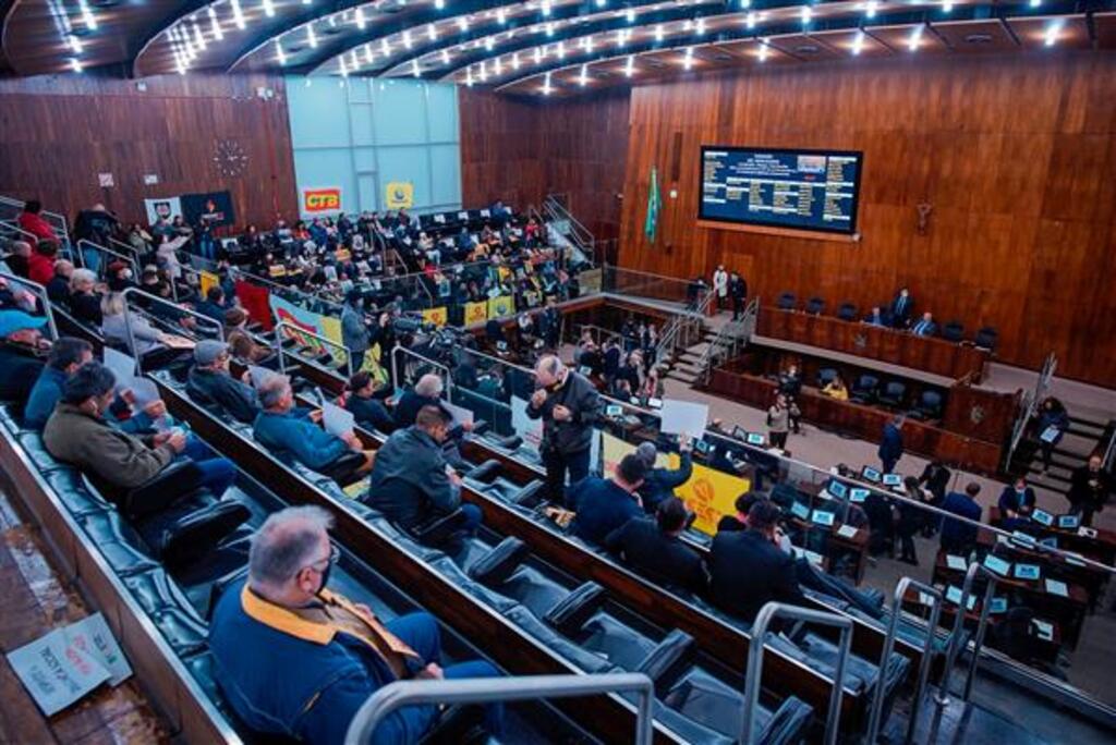 Assembleia aprova mudanças na lei do teto de gastos estaduais