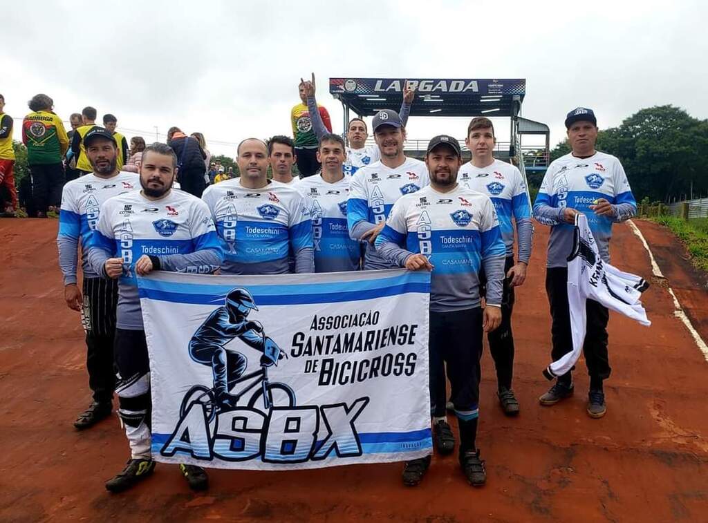 Debaixo de chuva, santa-marienses sobem ao pódio do Gaúcho de Bicicross