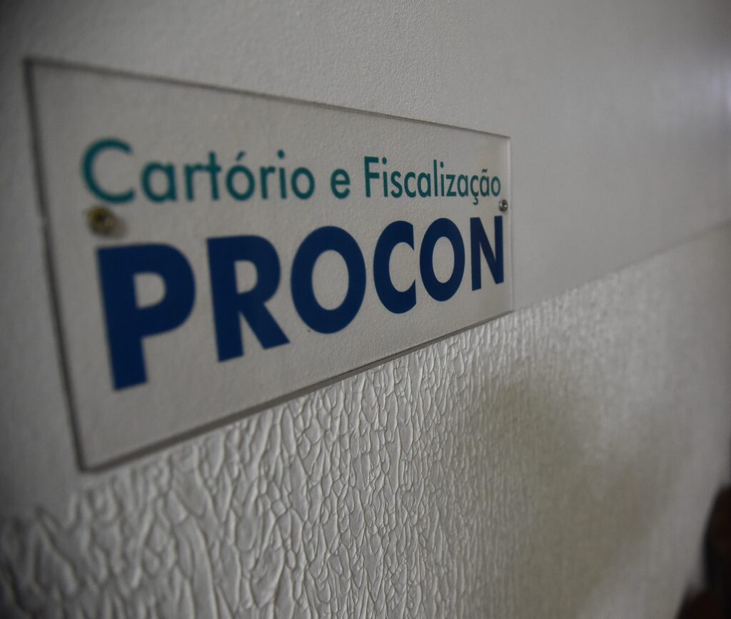 Ministério orienta Procons a abrir processos administrativos contra Apple e Samsung