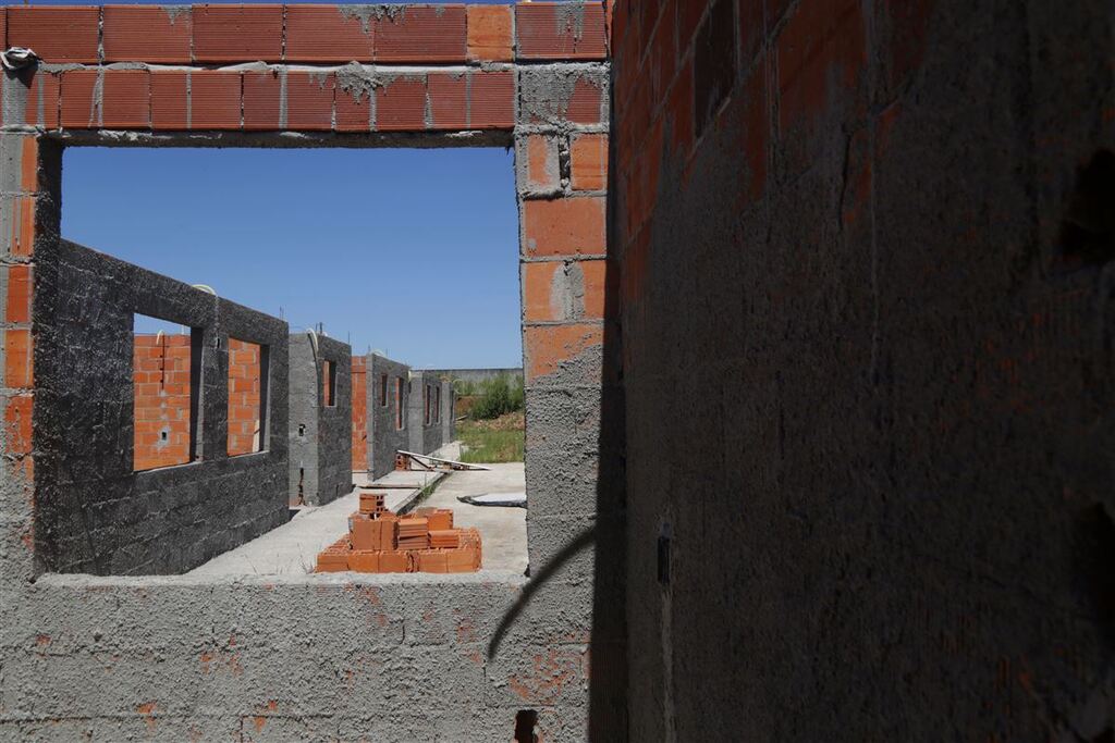 Pozzobom anuncia que rescindirá contrato com empresa responsável por obras de duas creches do município