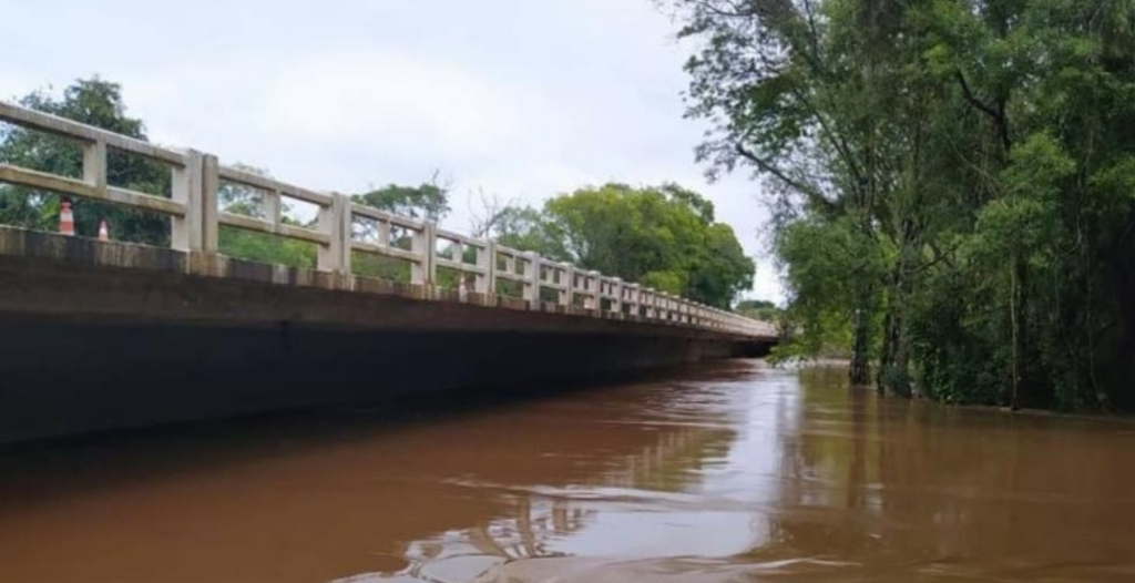 Tráfego de veículos pesados será liberado na ponte sobre o Arroio Bossoroca na tarde desta quinta-feira
