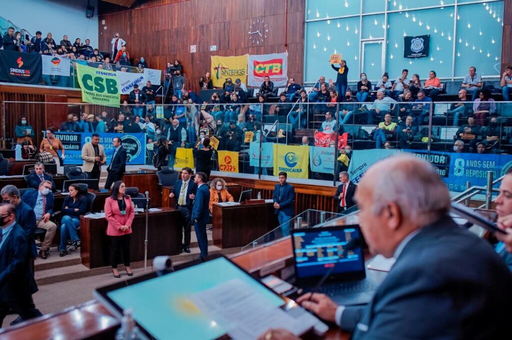 Deputados aprovam 6% aos servidores dos Poderes