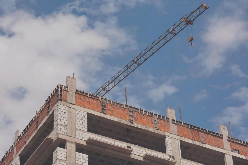 Construção e serviços geram mais de 900 vagas em 2022