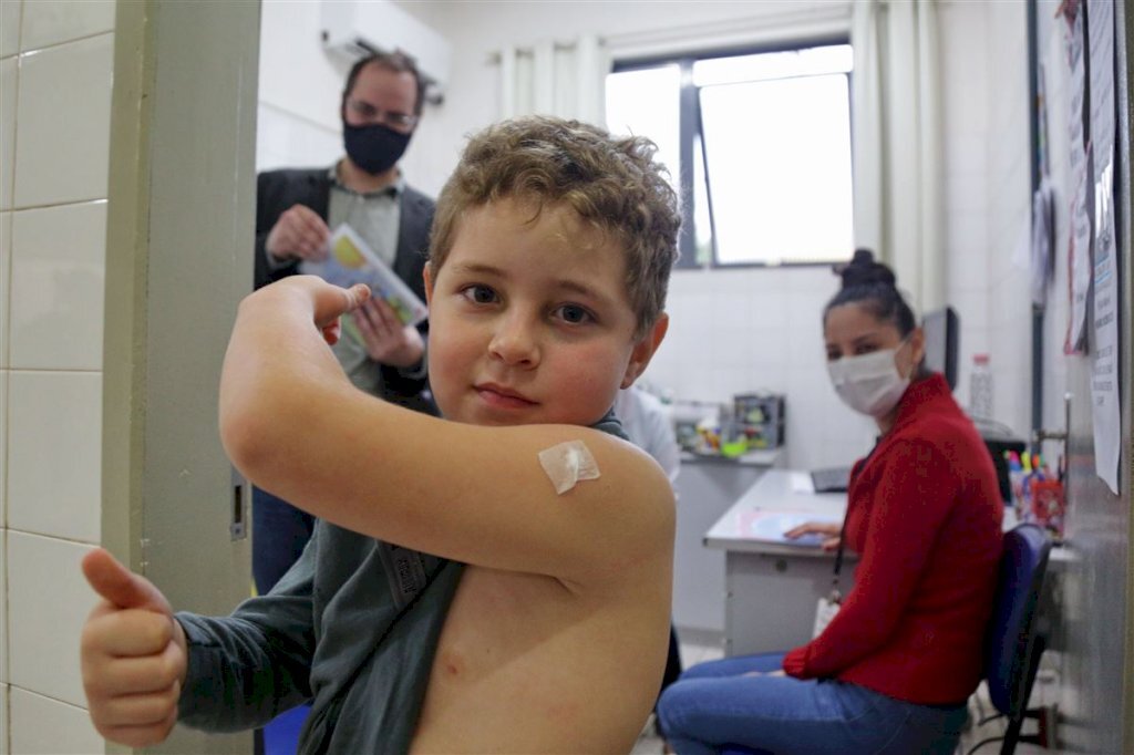 Pais avaliam ações de vacinação contra Covid-19 para crianças sem agendamento