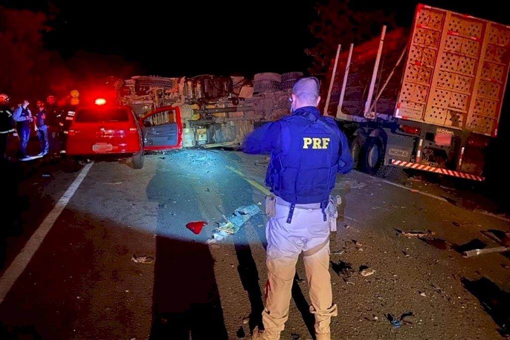 Perícia indica que micro-ônibus que levava militares de São Gabriel teria invadido a pista contrária
