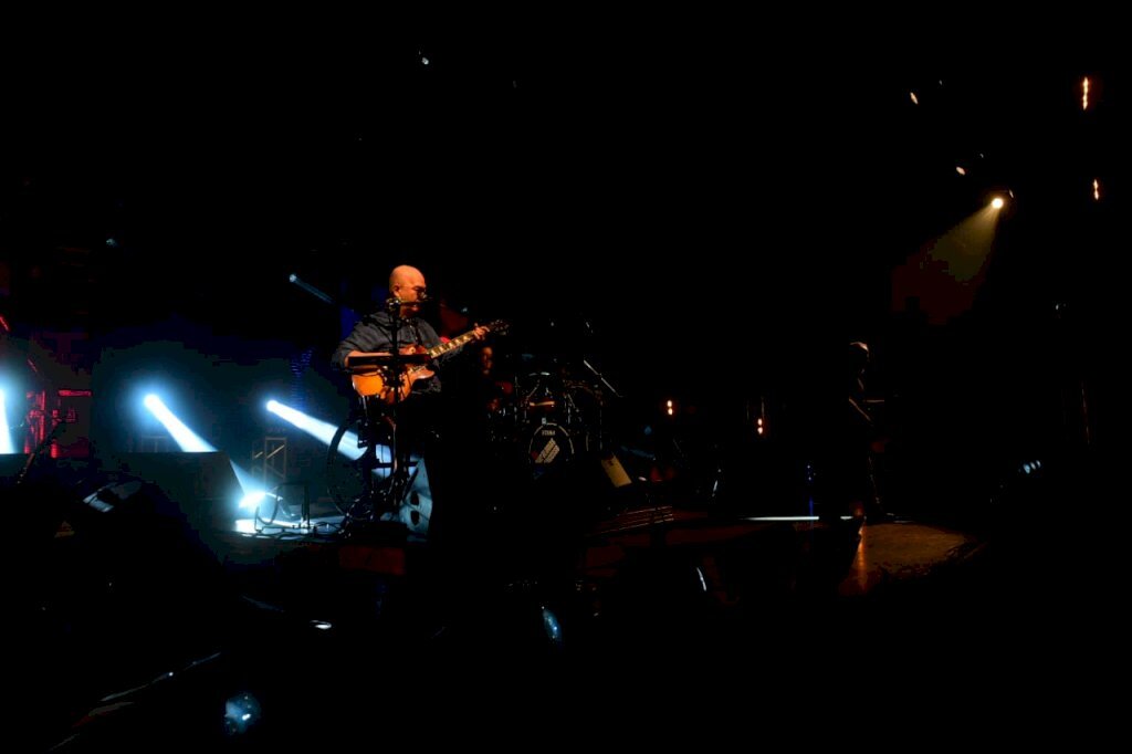 Ao som de clássicos, Os Paralamas do Sucesso animam público em Santa Maria