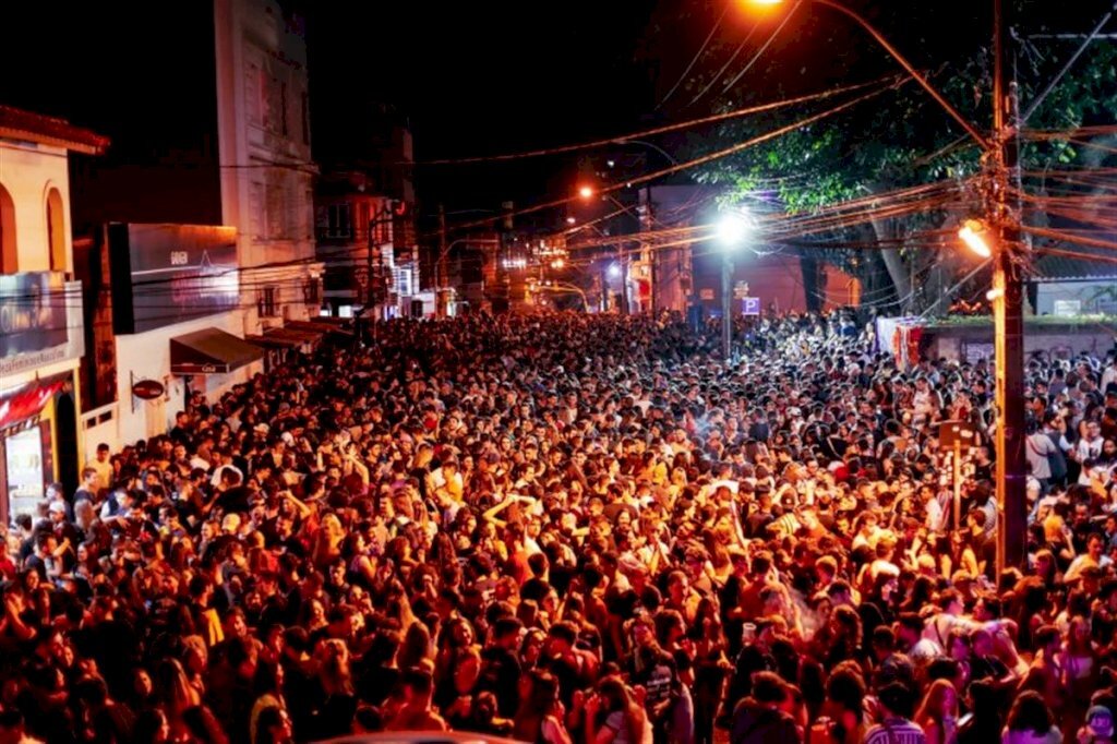 Terceira noite da Calourada Segura recebe 13,4 mil pessoas na Praça Saturnino de Brito