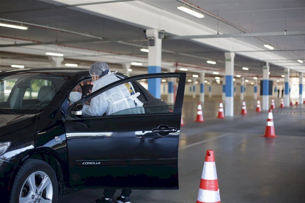 Idosos, pessoas com deficiência e com comorbidade podem se vacinar nesta terça